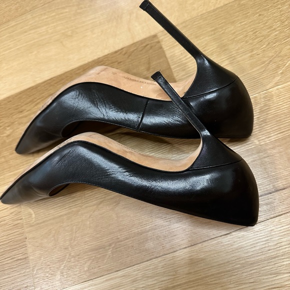 Gently used 105 MM Manolo’s Black Calf Leather Pointed Toe Pumps - Picture 4 of 9